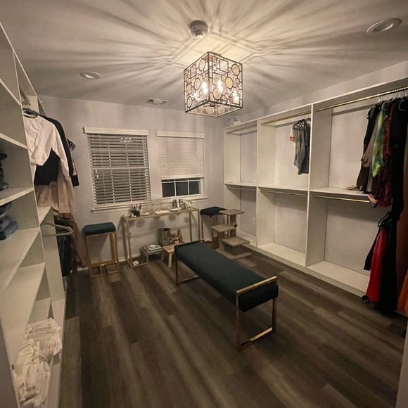 Meet your Posher, Jennifer - Picture 3 of 5